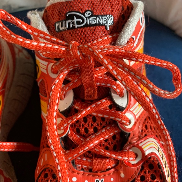 Women's New Balance Run Disney Minnie Mouse Running Shoes - Picture 11 of 12